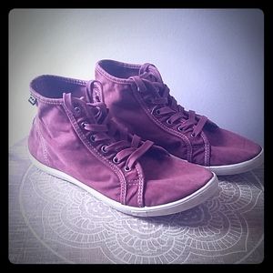 Maroon Billabong High Tops ❤ Size 7